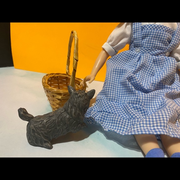 WIZARD OF OZ VINTAGE MGM DOROTHY & TOTO DOG PICNIC BASKET HAMILTON GIFT 14” DOLL - Picture 8 of 15